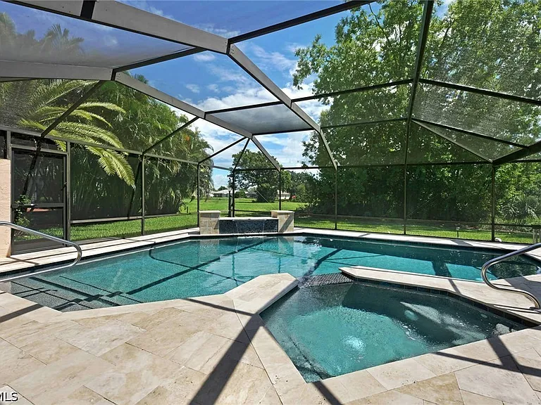 4220 Glasgow Ct — Photo 2