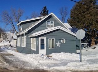 201 4th St, Carlton, MN 55718