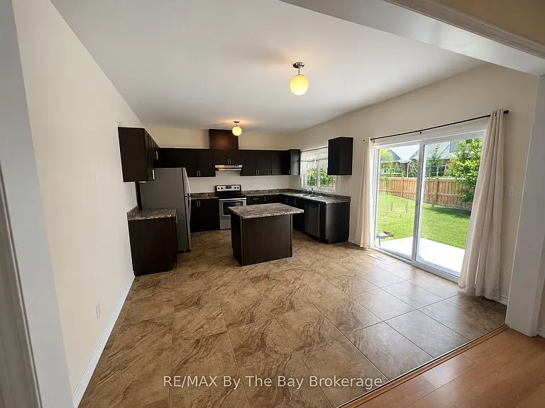 152 Allegra Dr — Photo 3