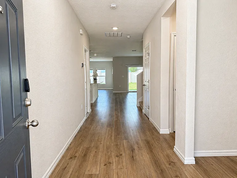 1305 Current Pl — Photo 3