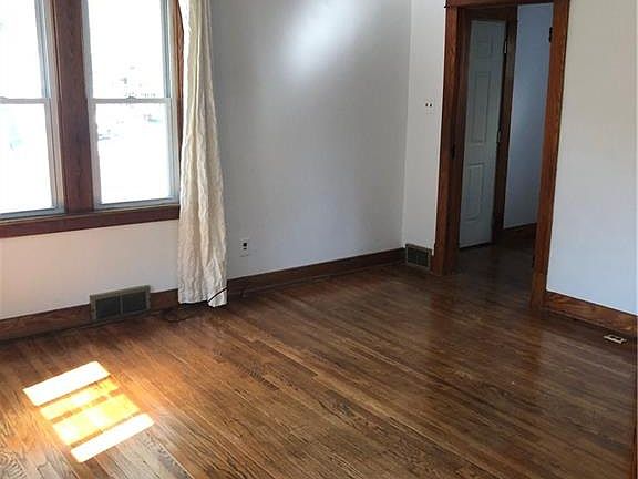 4th image of 61 Koester St