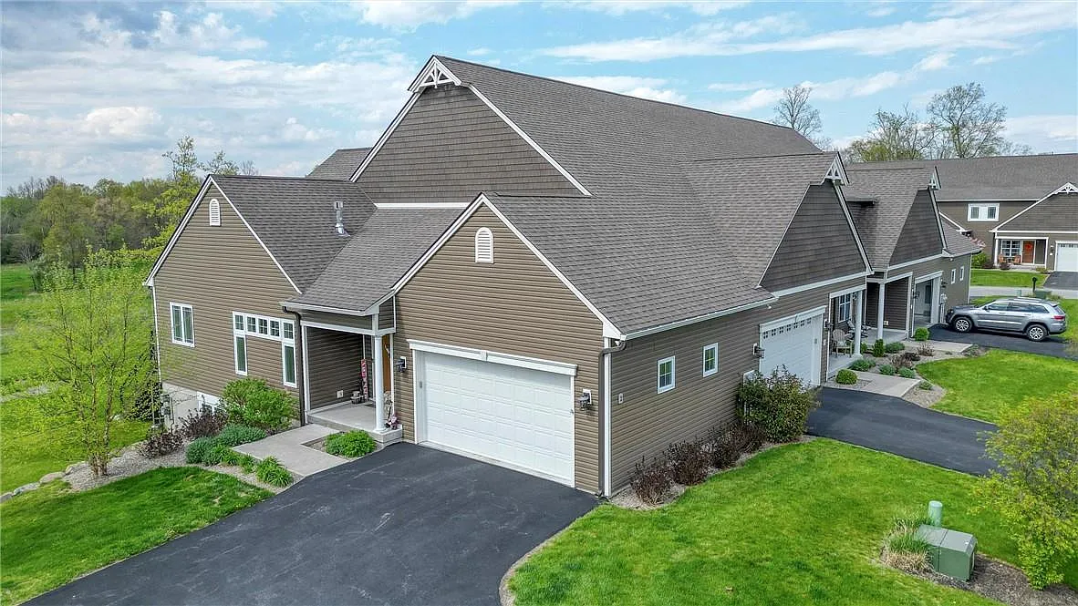 2 Strasser Place photo 1