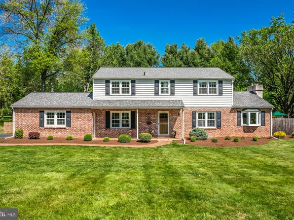 8 Brookmont Dr, Malvern, PA 19355