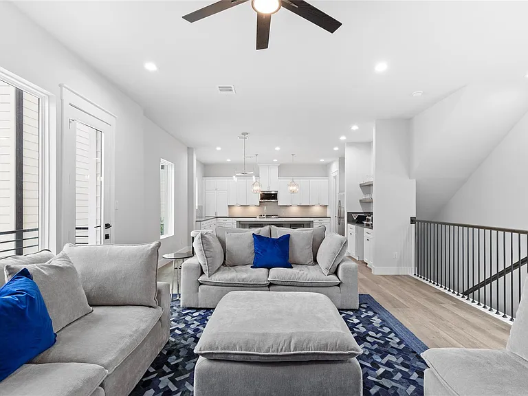 2508 Gray St — Photo 9