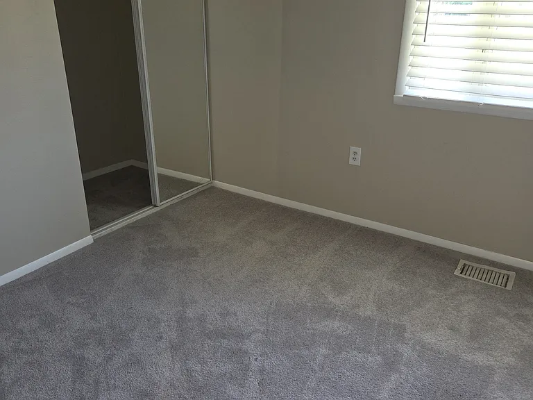 550 West Ct — Photo 10