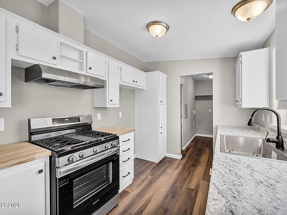 3rd image of 4962 Newport Ct