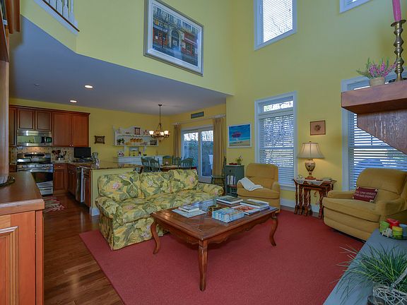 3rd image of 38 Andrew Ct