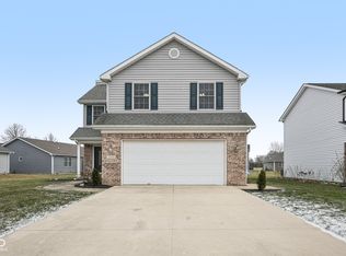 1916 N Sandal Wood Dr, Yorktown, IN 47396