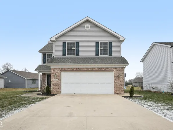 1916 N Sandal Wood Dr, Yorktown, IN 47396