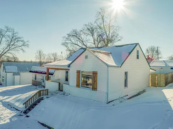 518 W Washington St, Oakland City, IN 47660