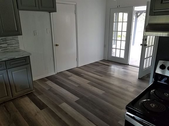 5th image of 731 12th St SE