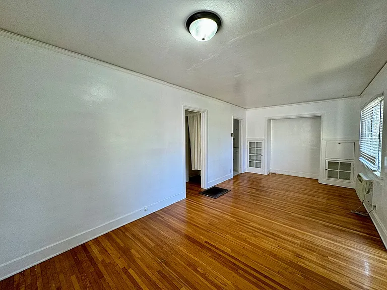 Gillette Crescent — Photo 11