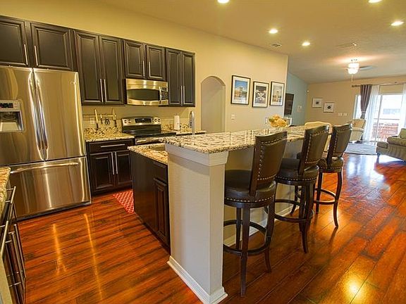 5th image of 726 Bellshire Way