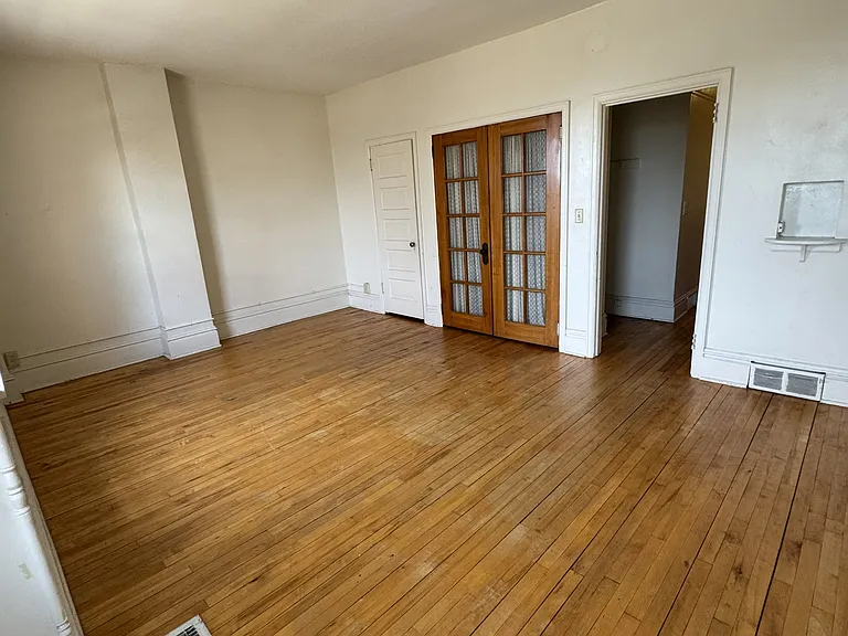 1503 E 2nd St #2 — Photo 1