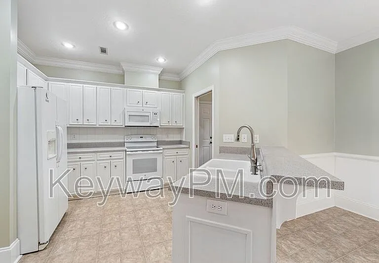 4890 Somerset Dr — Photo 10