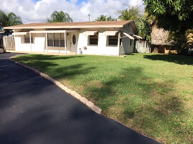 1st image of 1121 NE 24th Ct