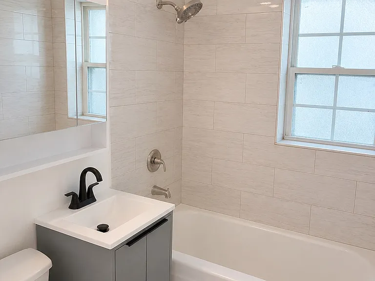 810 NE 3rd Ave — Photo 5
