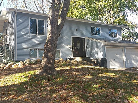 2nd image of 4 Snowberry Ln