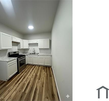 4th image of 303 1/2 Virginia St