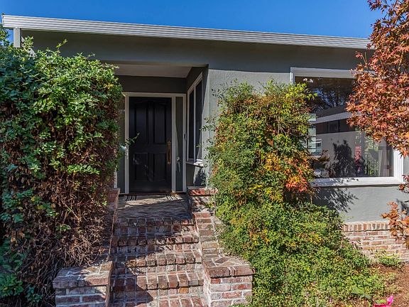5th image of 2114 Brewster Ave