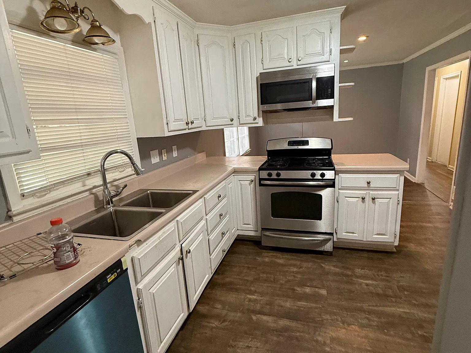 3 bed, 1.5 bath, 1140 sqft, $1,595 — Photo 3