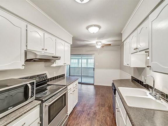 3rd image of 6957 Southampton Dr