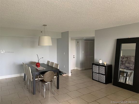 5th image of 900 NE 195th St APT 520