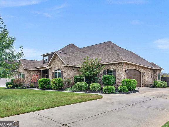 3rd image of 211 Woodlands Blvd