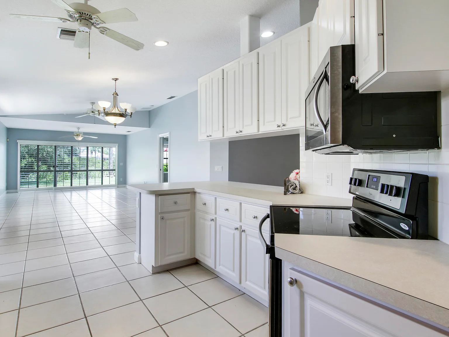 2 bed, 2.0 bath, 1680 sqft, $2,345 — Photo 4