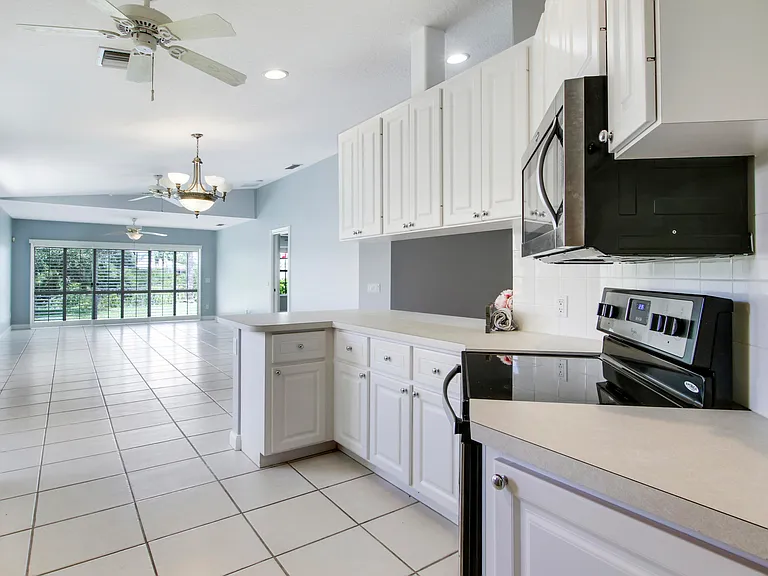 10870 SW Dardanelle Dr — Photo 4