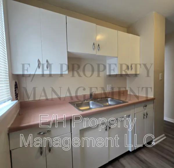 724 S Hunter St — Photo 2