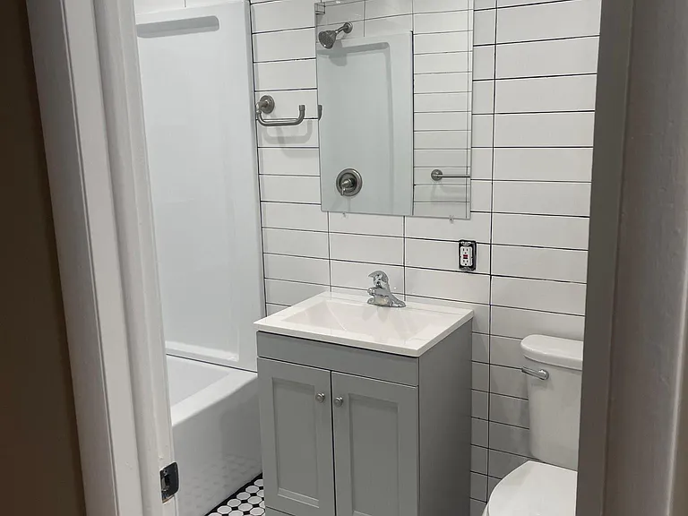 413 Front St #5 — Photo 7