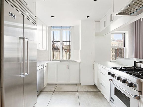 3rd image of 426 West Broadway