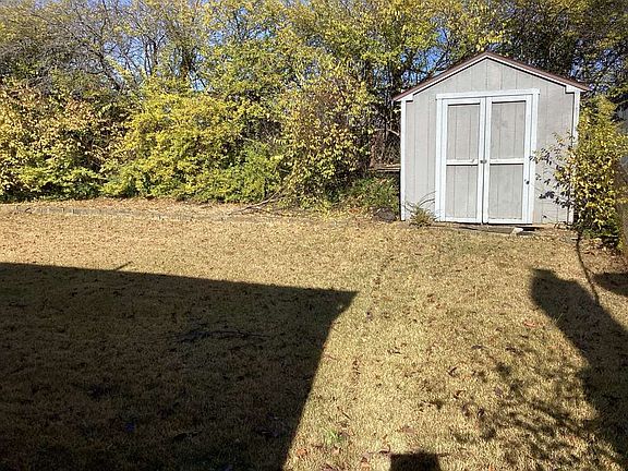 2nd image of 1860 Sunnybrook Dr