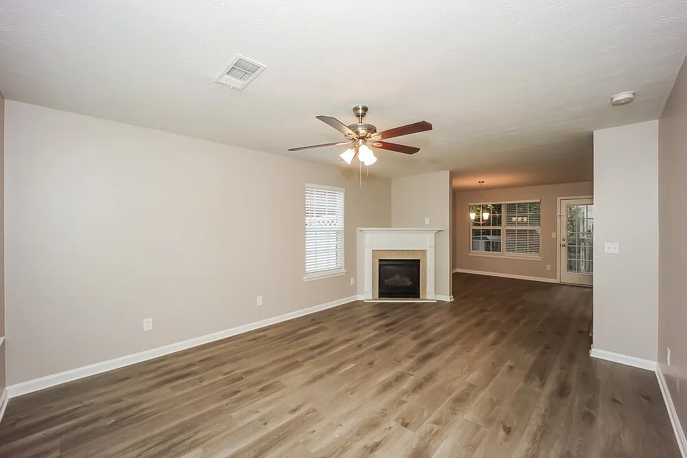 4 bed, 2.5 bath, 1751 sqft, $2,085 — Photo 4