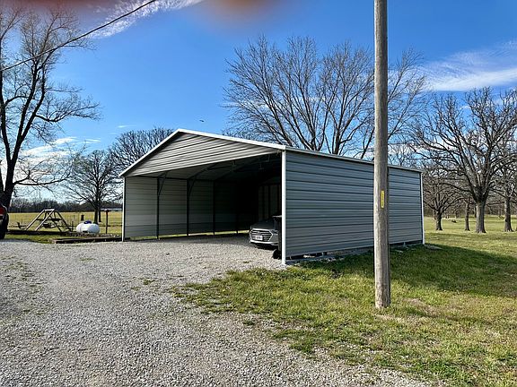 4th image of 4079 S 110th Road