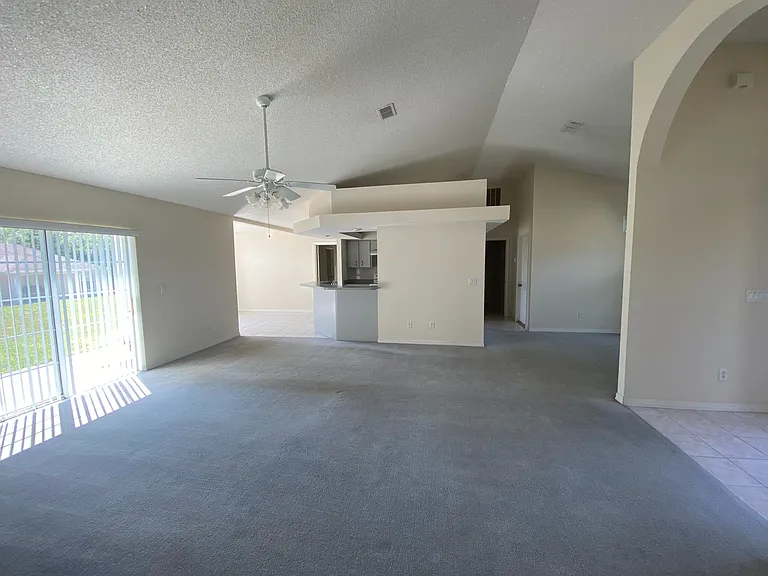 15980 SW 27th Avenue Rd — Photo 5