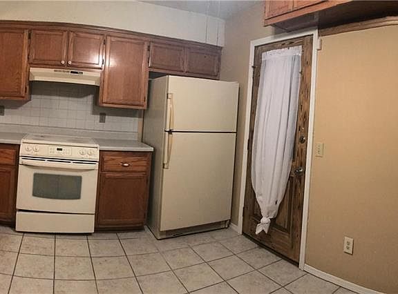 3rd image of 804 Durham Pl