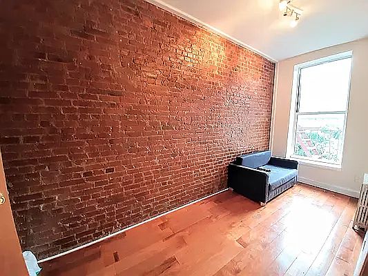 1st image of 123 Tompkins Ave APT 3R