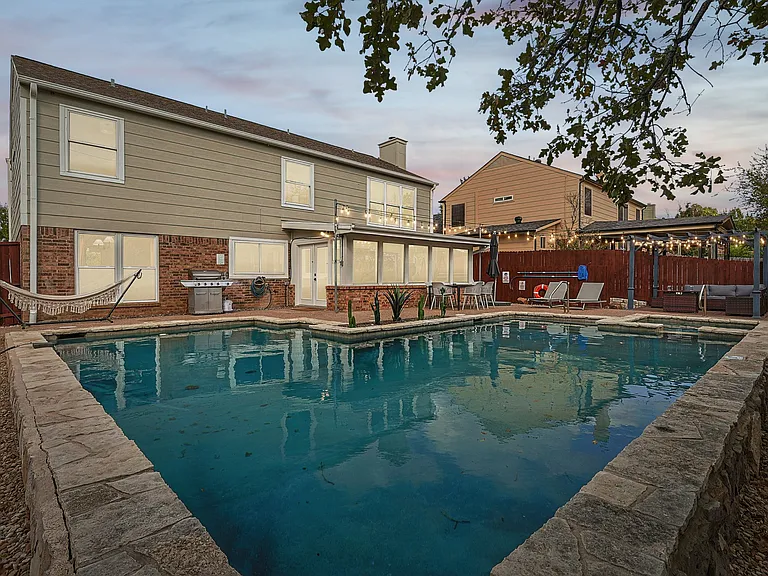 6872 Greenleaf Dr — Photo 37