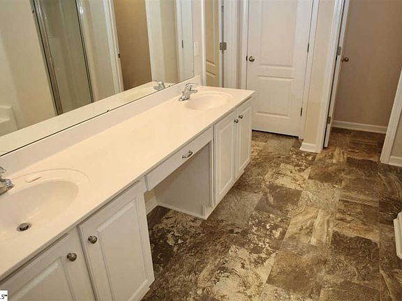 3rd image of 114 Roberts Hill Dr