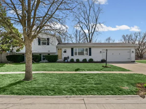 2113 Sumac Dr, Champaign, IL 61821