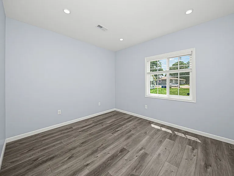 505 W 12th St — Photo 17