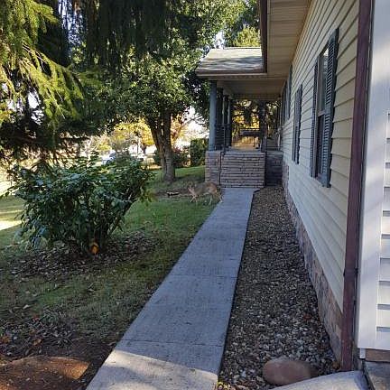 2nd image of 750 E Beaver Creek Dr