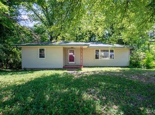 2 Willow Dr, Fairview Heights, IL 62208