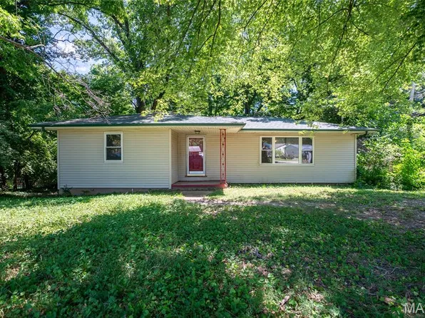 2 Willow Dr, Fairview Heights, IL 62208