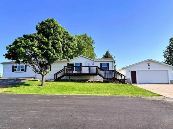 318 Breezy Pointe Loop, Mcgregor, IA 52157