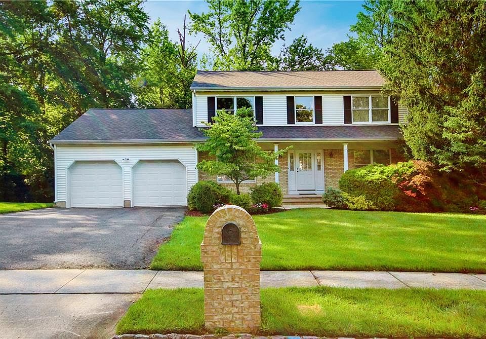 2nd image of 8 Vanderwater Ct