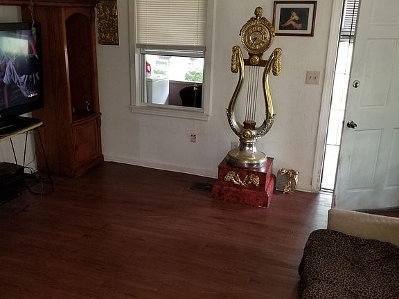 2nd image of 923 Ontario St
