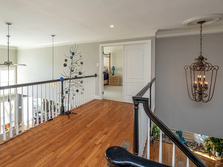 225 Holcombe Way — Photo 15